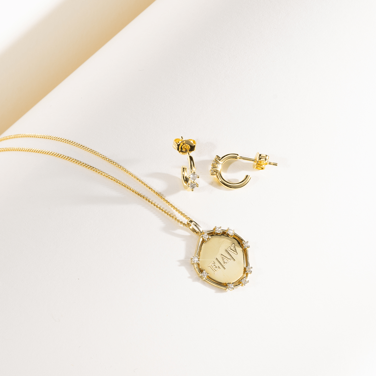 Brilliance initial Coin Kette