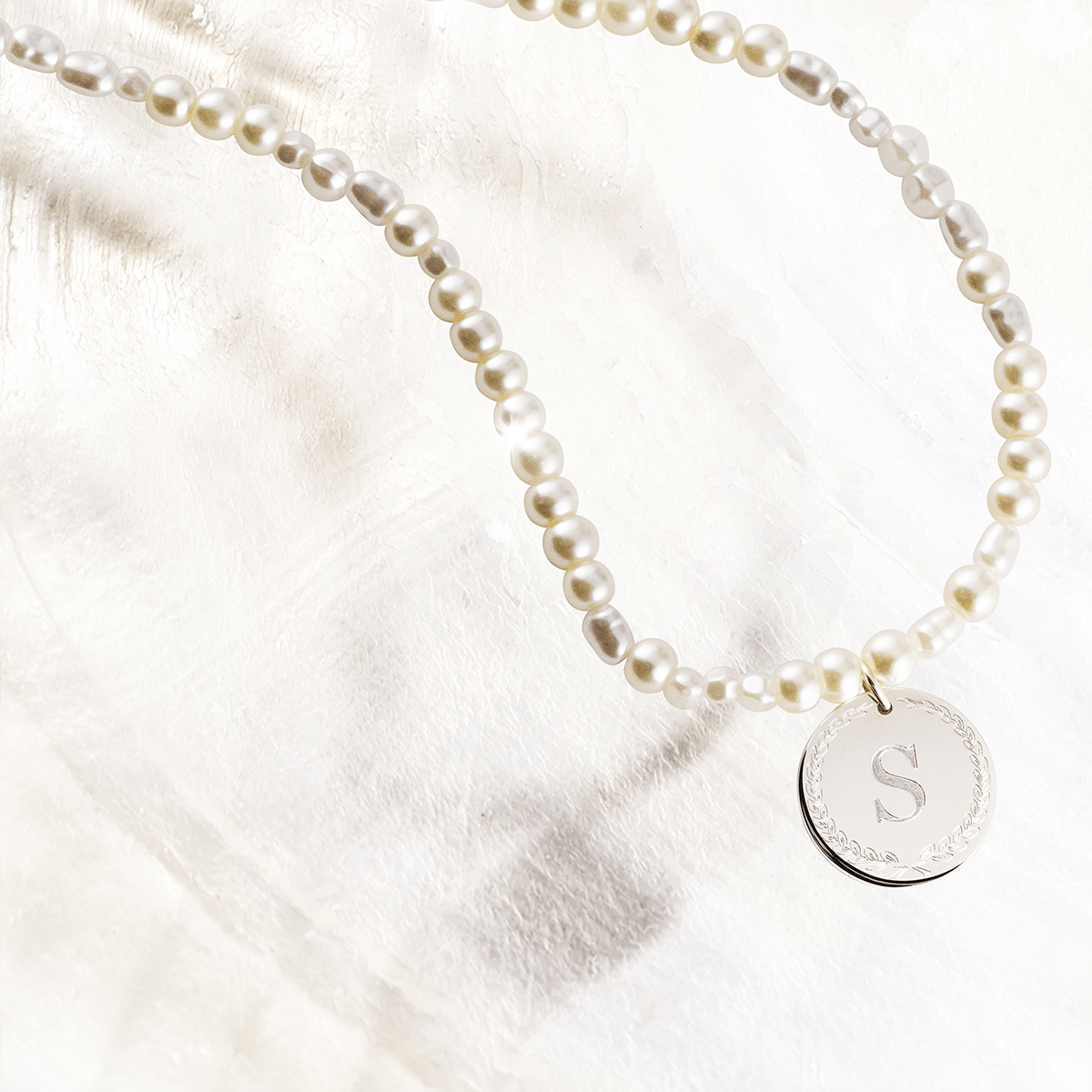 Pearl Beads Initial Coin Ketting