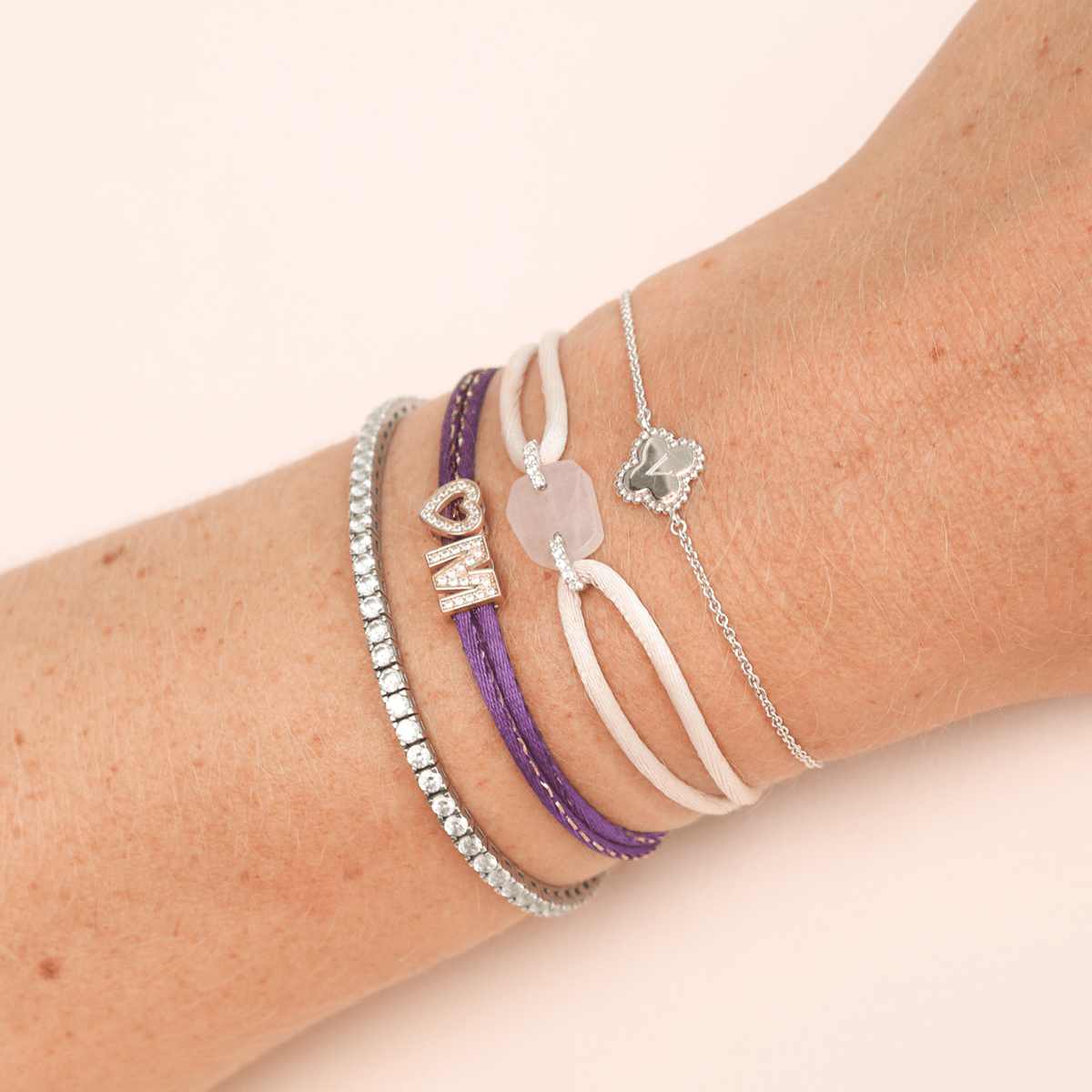 Lizzy Letter Sparkle Armband