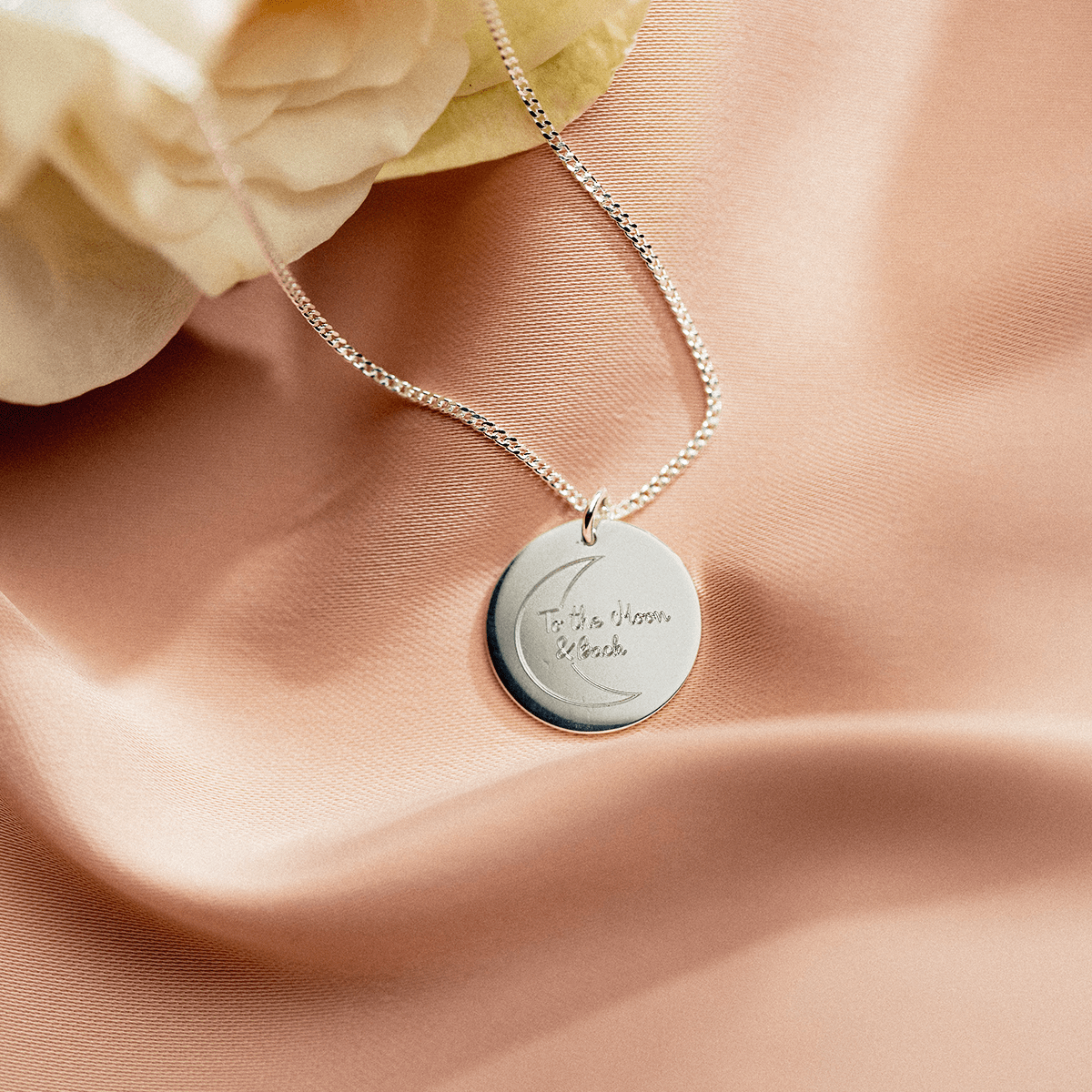 Moon Initial Coin Ketting