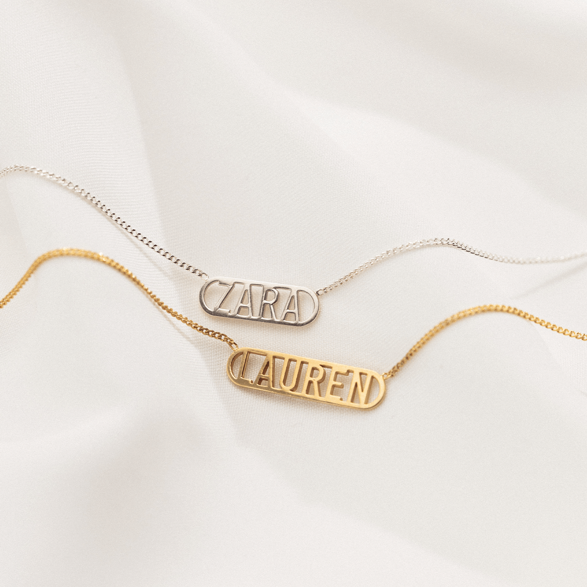Nora Name Necklace Deluxe