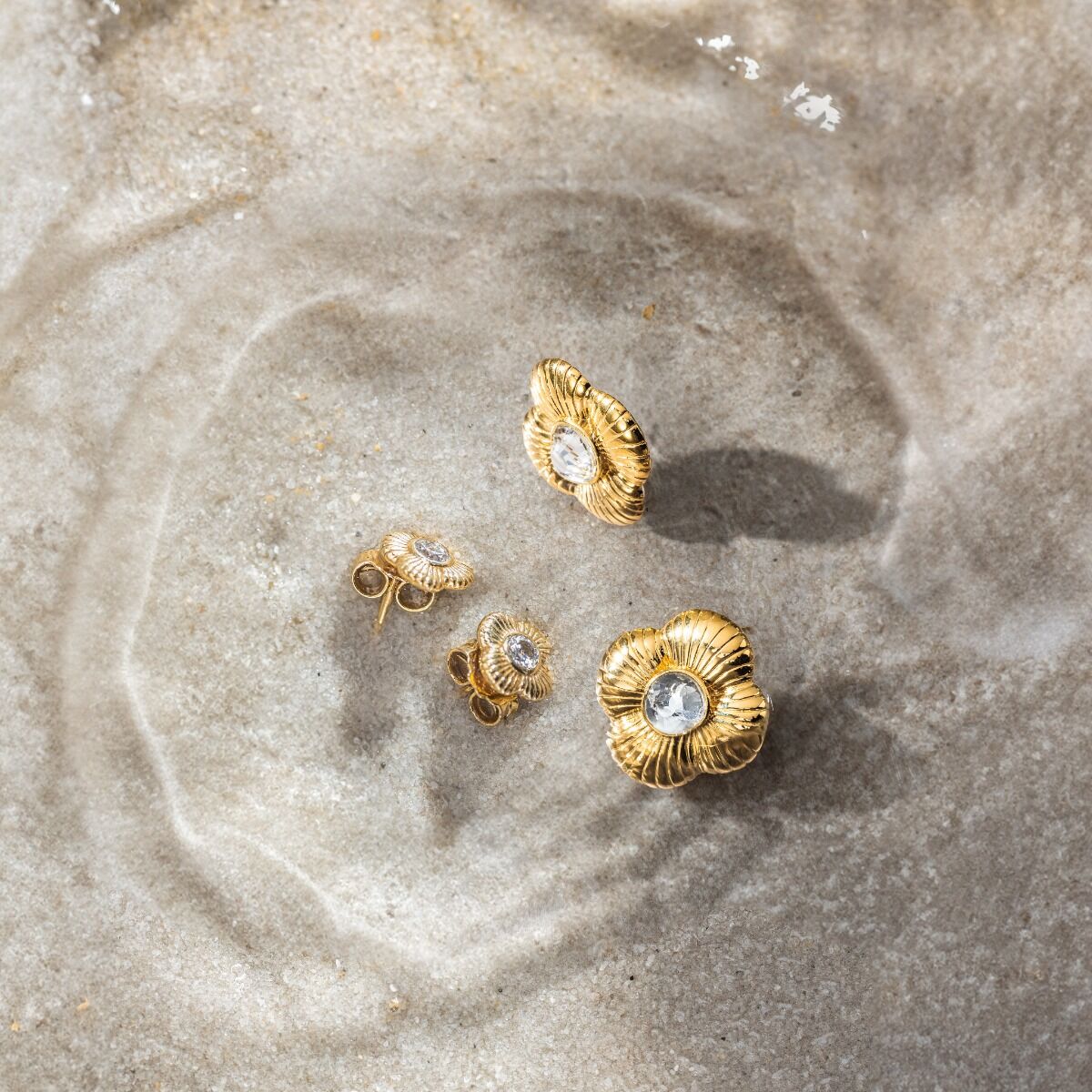 Tiny Seabloom Studs 