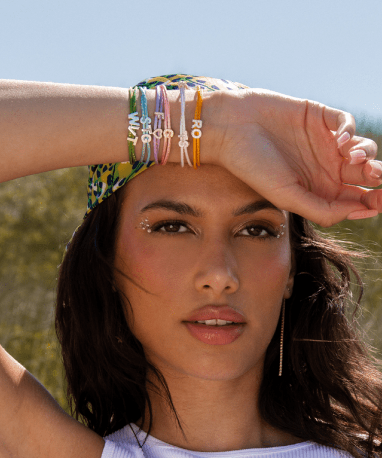 Lizzy Letter Sparkle Armband